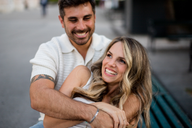 Paarfotos Engagement Verlobung Natürlich ungestellt authentisch emotional (6 von 10)